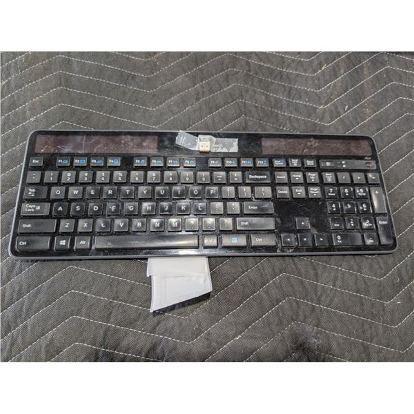 LOGITECH SOLAR POWERED WIRELESS KEYBOARD #K750 AVEC DONGLE