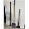 Image 1 : LOT DE 1-METAL SHOVEL ET 2-METAL SCRAPPERS