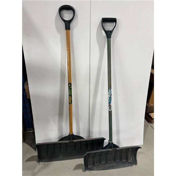 LOT DE 2 PELLES EN PLASTIQUE