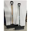 Image 1 : LOT DE 2 PELLES EN PLASTIQUE
