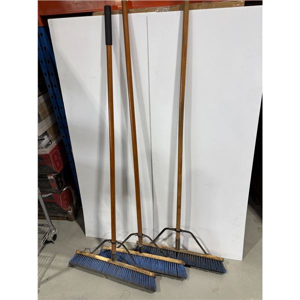 LOT DE 3 MASTERCRAFT 24" BALAIS