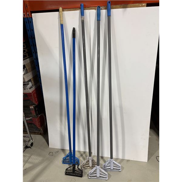 LOT DE 5 MANCHES À VADROUILLE