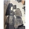 Image 3 : LOT DE TAPIS D'AUTO ASSORTIS