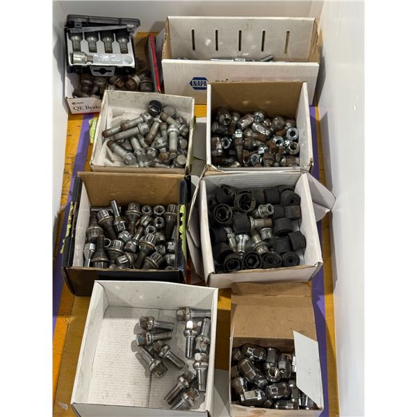 LOT DE QUINCAILLERIE POUR ENTRETOISES DE ROUE ASSORTIS