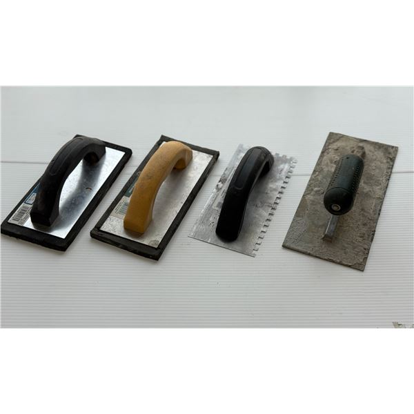 LOT DE 4 TRUELLES / SPATULES