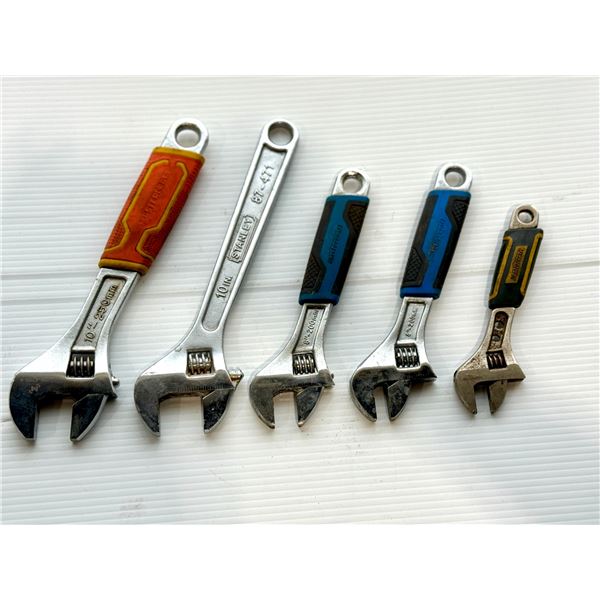 LOT DE 5 CLES À MOLETTE ASSORTIS
