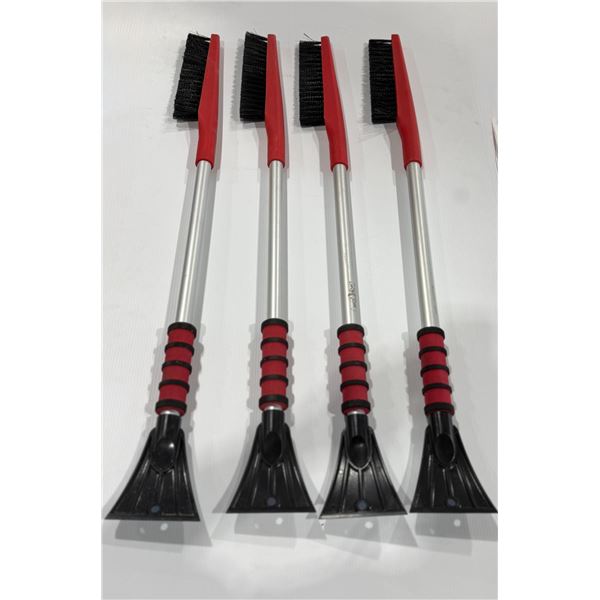 LOT DE 4 BROSSES À NEIGE