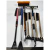 Image 1 : LOT DE 8 BROSSES À NEIGE ASSORTIS