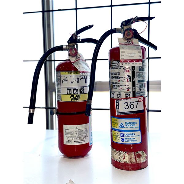 LOT DE 2 EXTINCTEURS ASSORTIS