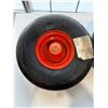 Image 2 : ENSEMBLE DE 2 ROUES DE TONDEUSE CARLISLE 15X6.00-6/4.50 (570 LOAD CAPACITY)