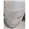 Image 2 : PINKERTON LABORITORIES FIBRE-NET FLOOR CLEANER 20L (60% FULL)