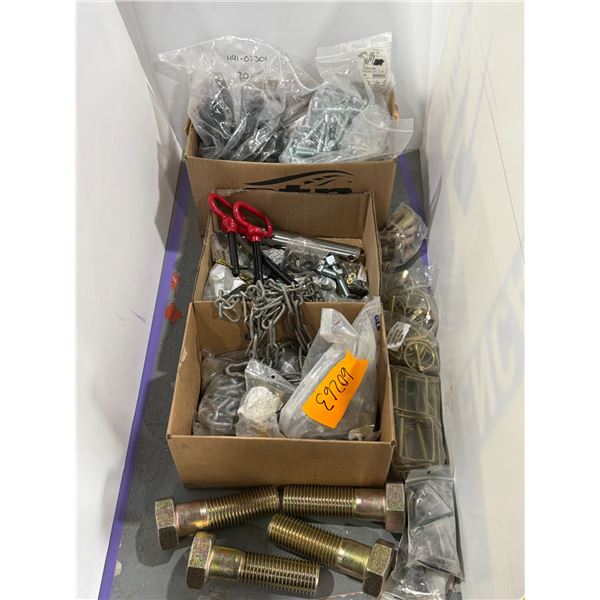 LOT DE QUINCAILLERIE ASSORTIS