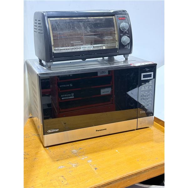 LOT: PANASONIC MICRO-ONDES À ONDULEUR ET B&D FOUR GRILLE-PAIN