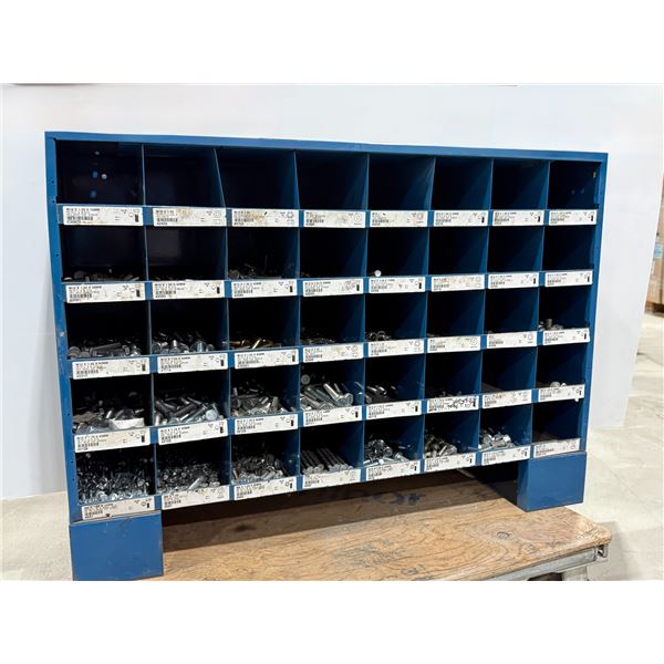 3 ENSEMBLES DE EMPILABLE METAL STORAGE BIN AVEC QUINCAILLERIE 35"X13"X25", 35"X13"X21", 35"X13"X21"