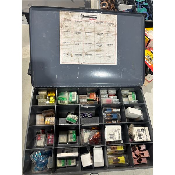 METAL PORTABLE STORAGE BOX AVEC FUSIBLES