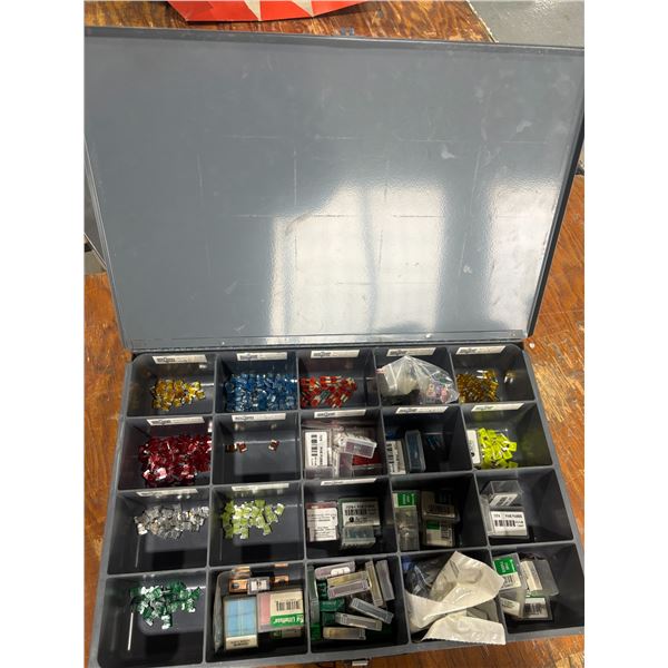 METAL PORTABLE STORAGE BOX AVEC FUSIBLES