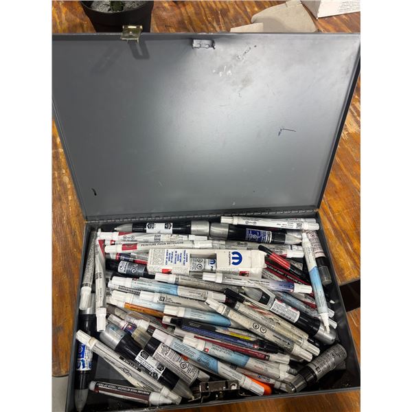 METAL PORTABLE STORAGE BOX AVEC PAINT MARKERS
