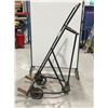 Image 2 : CHARIOT MÉTALLIQUE POUR RÉSERVOIRE DE PROPANE 100 LBS