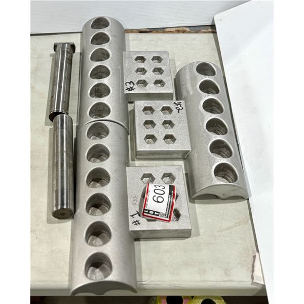 LOT: 3 DIE CASTING MOULDS ET METAL RODS