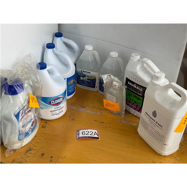 LOT DE PRODUITS DE NETTOYAGE ASSORTIS