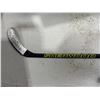 Image 2 : SHERWOOD REKKER LEGEND PRO CONNOR BEDARD PRO STOCK BATON DE HOCKEY (RIGHT PP92 70 FLEX)