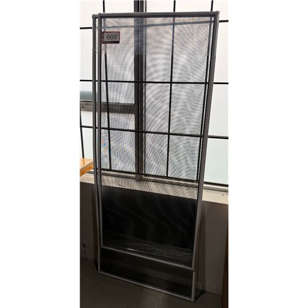LOT: 2 MOUSTIQUAIRES (61"X25" & 53"X23.5"