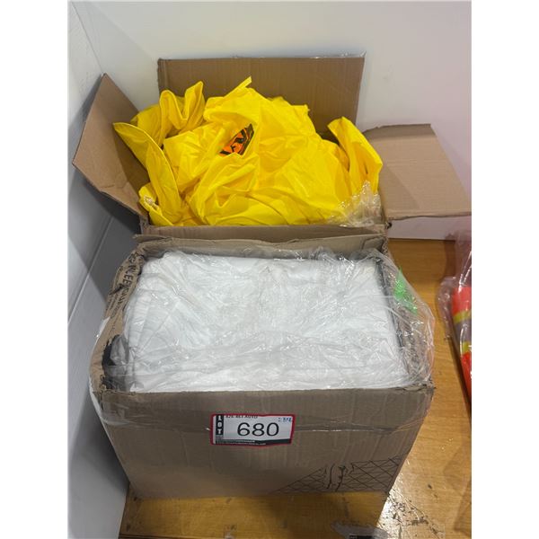 LOT: 2 CARTONS KLEENGUARD COMBINAISONS ASST