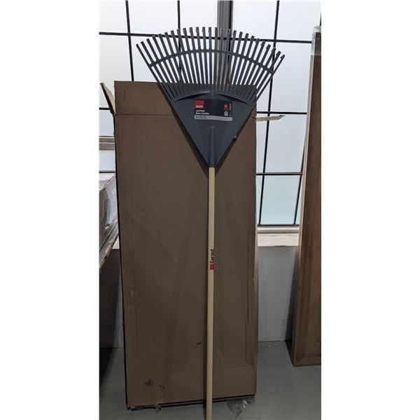 RATEAU À FEUILLES GARANT À FEUILLES (PLASTIC AVEC WOOD HANDLE)