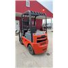 Image 4 : Toyota Gas Counterbalance Forklift with Overhead Guard( and Forks. Runs and Works.