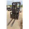 Image 5 : Toyota Gas Counterbalance Forklift with Overhead Guard( and Forks. Runs and Works.