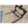 Image 2 : Front-End Loader Bale Forks