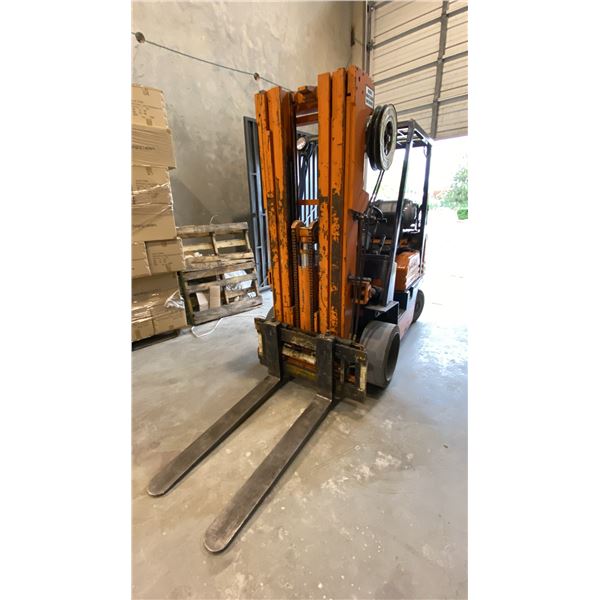 TOYOTA MODEL 5FGC25 FORKLIFT (PROPANE) -5000 LBS. LIFT CAPACITY, 4 STAGE MAST, STANDARD FORKS,