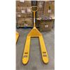 Image 2 : YELLOW 2500 KG CAPACITY PALLET JACK