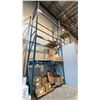 Image 4 : 2 SECTIONS OF BLUE PALLET RACKING, 3- 20' UPRIGHTS & 16- 8' SIDE RAILS
