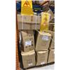 Image 2 : 2 PALLETS OF WET FLOOR SIGNS, UTILITY KNIVES & SCISSORS