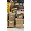 Image 3 : 2 PALLETS OF WET FLOOR SIGNS, UTILITY KNIVES & SCISSORS