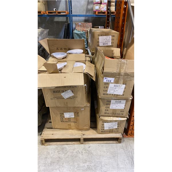 PALLET OF PLASTIC PLATES W/SAUCERS & PLASTIC SHEET PROTECTORS