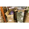 Image 1 : PALLET OF STAINLESS STEEL TRAYS, MINI HOT POTS & WHITE PLASTIC BOWLS