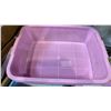 Image 4 : PALLET OF LINT ROLLERS, 3 LUGGAGE SETS, PLASTIC COLANDERS, APRONS, PINS & MORE