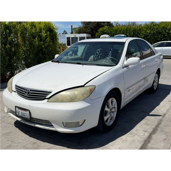 TOYT CAMRY 2005 SALV T/DONATION