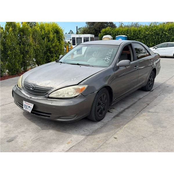 TOYT CAMRY 2004 SALV T/DONATION
