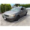Image 1 : TOYT CAMRY 2004 SALV T/DONATION