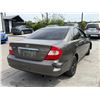 Image 3 : TOYT CAMRY 2004 SALV T/DONATION