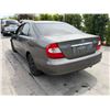 Image 4 : TOYT CAMRY 2004 SALV T/DONATION
