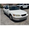 Image 2 : TOYT CAMRY 2001 SALV T/DONATION