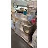 Image 1 : PALLET OF MIXED PLASTIC PLATTERS AND SAUCERS