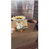 Image 3 : PALLET OF MIXED CLAY AND PLASTIC PLANTERS