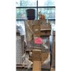 Image 1 : PALLET OF MIXED GARDEN DECORS AND PLANTERS