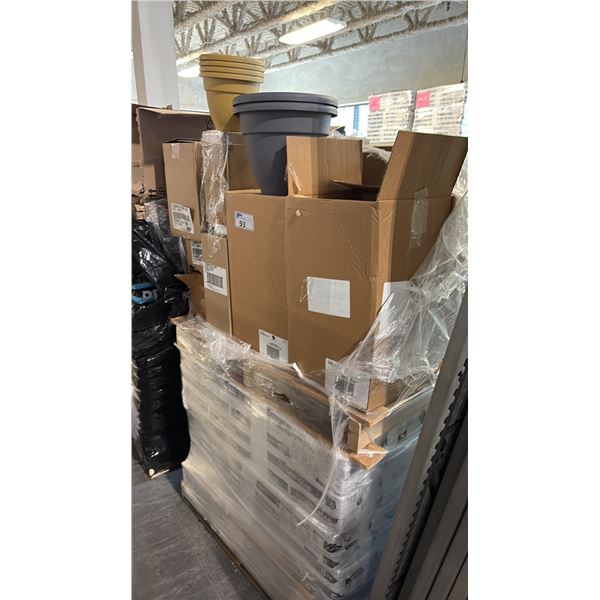 PALLET OF MIXED ITEMS INCL GRODAN GRO-SLAB HYDROPONIC GROWING SLABS AND PLASTIC PLANTERS
