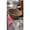 Image 3 : PALLET OF POTS INCL DEROMA CIOTOLA LISCIA TERRACOTTA LOW-BOWL PLANTER POT AND MORE